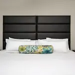 Bold Cozysuites With Gym, Roof #6