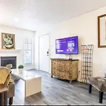 North Dallas Updated One Bedroom Apartment