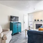 Stay Awhile In This Cozy 1 Bed Apt
