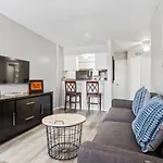 Cute Affordable Stay In Central Dfw
