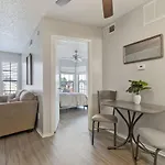 Simply Convenient Apartment In Dallas Tx