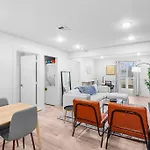 Stylish 2 Bed 1 Mile To Downtown Free Parking