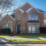 Elegant Executive Escape 3800 Sqft 5 Bedroom Home