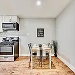 New - Near Deep Ellum + Downtown Dallas Flat