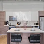 Stunning Downtown Apartment With Pool, Laundry, Parking