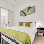 Snazzy Loft Style 2Br I Gym I Parking I Workspace