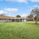 Fantastic Luxury 5 Bedroom With Hot-Tub Close To Downtown Dallas