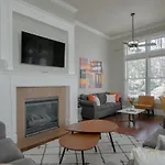 Upscale Uptown Estate In Heart Of Dallas