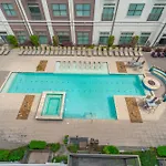 Cs 4516 Lovely Apartment In Uptown Hub