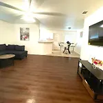 Private Room Near Downtown