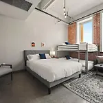Stunning Downtown Apartment With Pool, Laundry, Parking