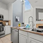Upscale 3 Bedroom Townhome In M-Streets!