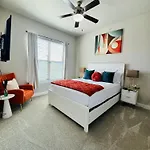 Cozy & Comfortable ! In The Heart Of Dallas