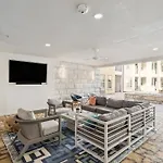 Amazing Uptown Apartment Free Parking Pet Friendly