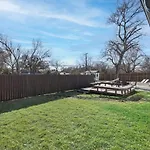 Stunning Dallas Home W Beautiful Yard Big Groups