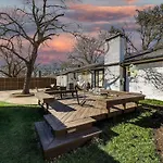 Stunning Dallas Home W Beautiful Yard Big Groups