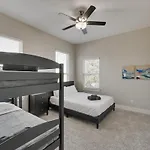 Modern And Spacious High End Home Near Downtown
