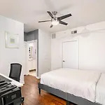 2 Bedroom Oak Lawn Condo Wfh Setups Gated Parking
