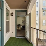 Spacious Uptown Gem Free Parking Pet Friendly