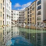 Spacious Uptown Gem Free Parking Pet Friendly