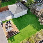 3-Bd 3-Ba Bungalow Ft Backyard W Deck & Firepit