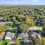 3-Bd 3-Ba Bungalow Ft Backyard W Deck & Firepit