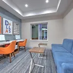 Holiday Inn Express Hotel & Suites Dallas West By Ihg