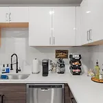 Elegant King Apartment Near Downtown Dallas