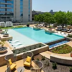 Stunning High-Rise Apartment On Mckinney Avenue