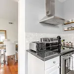 Charming 4Br Duplex In Oak Lawn Private Backyard