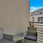 Pet-Friendly L Chic City Escape - Dallas Edition