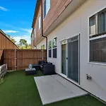 Pet-Friendly L Chic City Escape - Dallas Edition