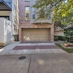 Spacious Urban Uptown Retreat Townhouse