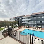Super 8 By Wyndham Dallas Love Field Airport