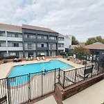 Super 8 By Wyndham Dallas Love Field Airport