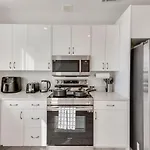 Cityscape 2Br I Parking I King Bed I Workspace