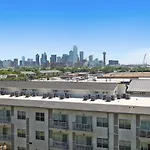 Landing At Lofts At Sylvan Thirty - 2 Bedrooms In West Dallas