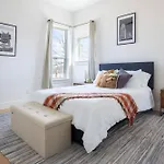Modern 4Br Townhome With Rooftop