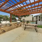 Landing At Oak Meadow - 1 Bedroom In Dallas