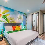 Oak Lawn Luxury Stay - Hot Tub & Arcade