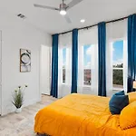 Modern 2Br L Pet-Friendly L Private Baths