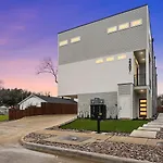 Modern 2Br L Pet-Friendly L Private Baths