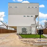 Pet-Friendly 2Br L Private Baths L Stylish Stay