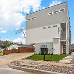 Pet-Friendly 2Br L Private Baths L Stylish Stay