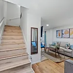 The Cozy Cove L Luxurious 2Bd Condo L Amazing Location L Parking L