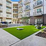 2Br Gated Apt Free Parking Gym Pool Near Galleria