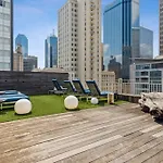 Modern Downtown City View High-Rise With Balcony, Gym, Pool, Free Parking 7Th Floor