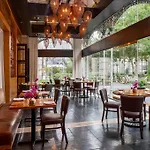 Hotel Crescent Court
