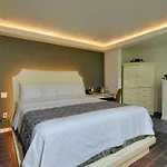 Romantic Inn & Suites