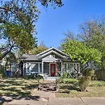 Dallas Couples Retreat Walk To Lower Greenville!
